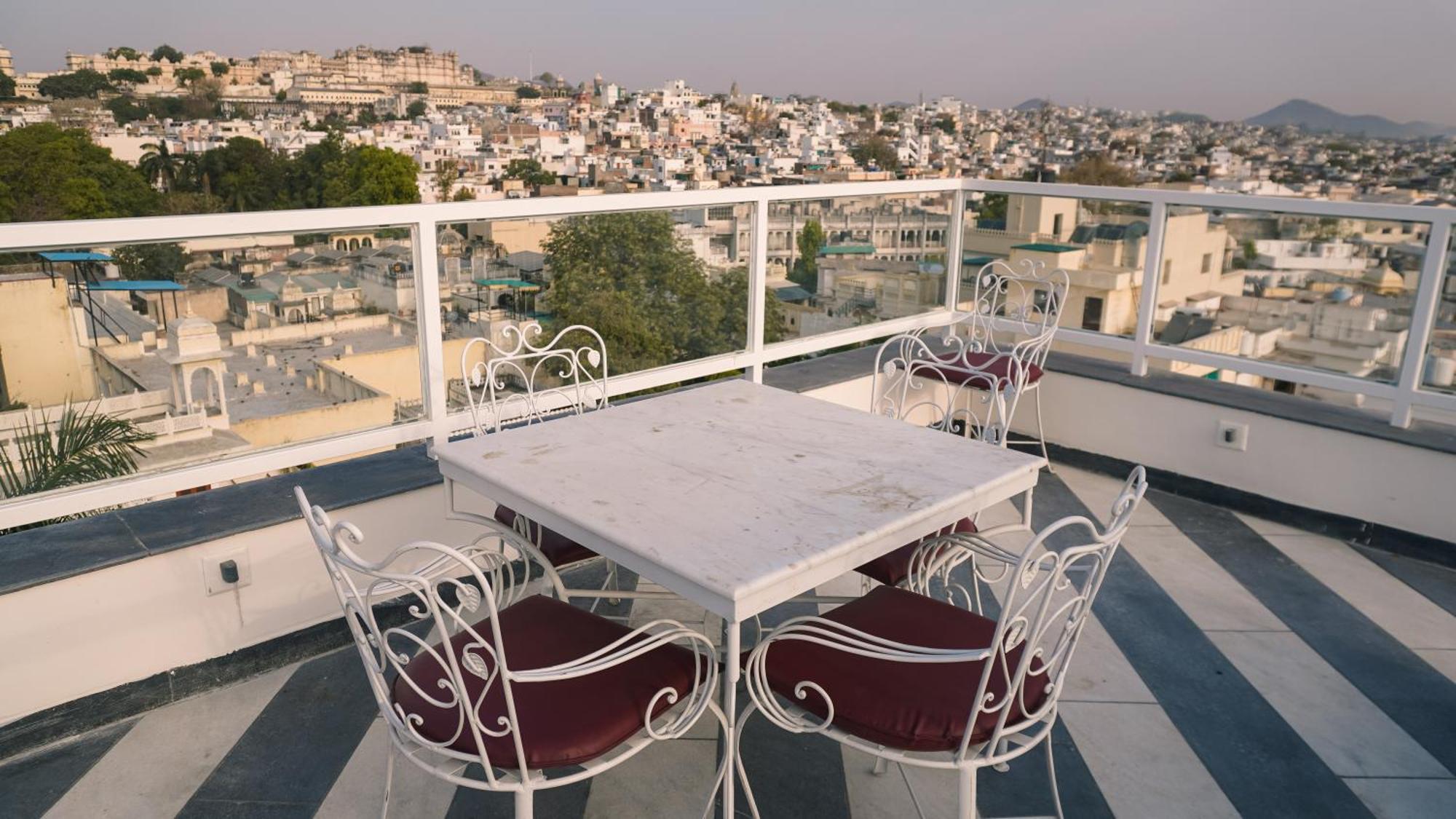 Hotel Naren Villa ウダイプル エクステリア 写真