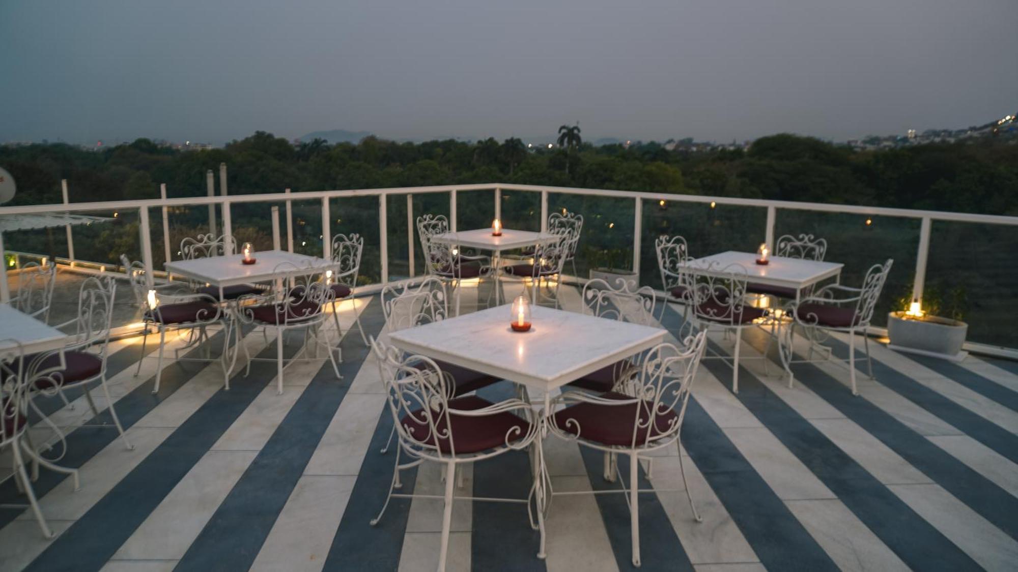 Hotel Naren Villa ウダイプル エクステリア 写真